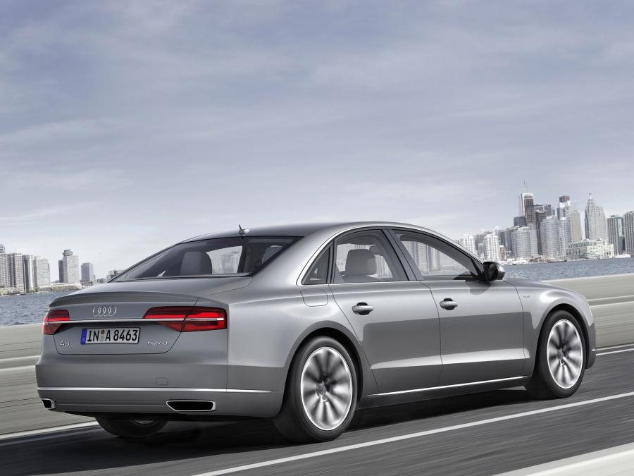  Audi A8 Hybrid (D4) 2013 года  (WW) (фото 9 из 11)